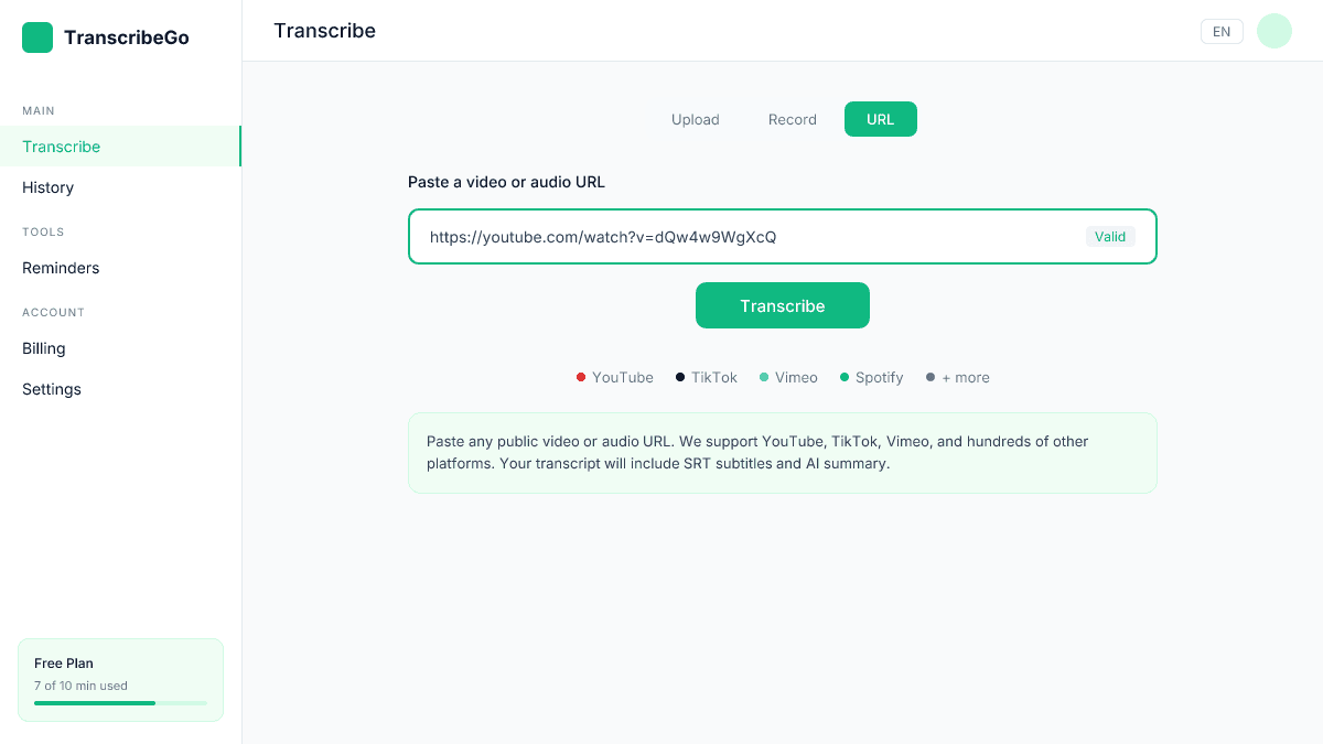 Интерфейс транскрипции URL TranscribeGo, показывающий поддержку YouTube и TikTok