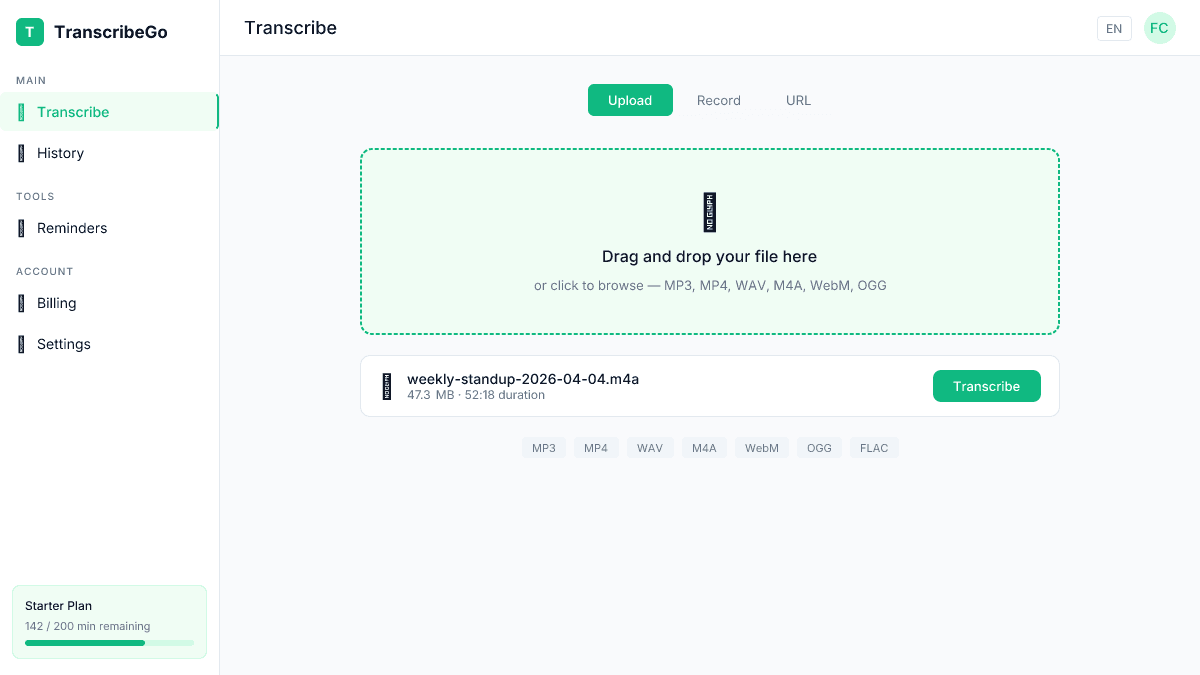 Interface de upload do TranscribeGo mostrando a área de arrastar e soltar para gravações de reuniões