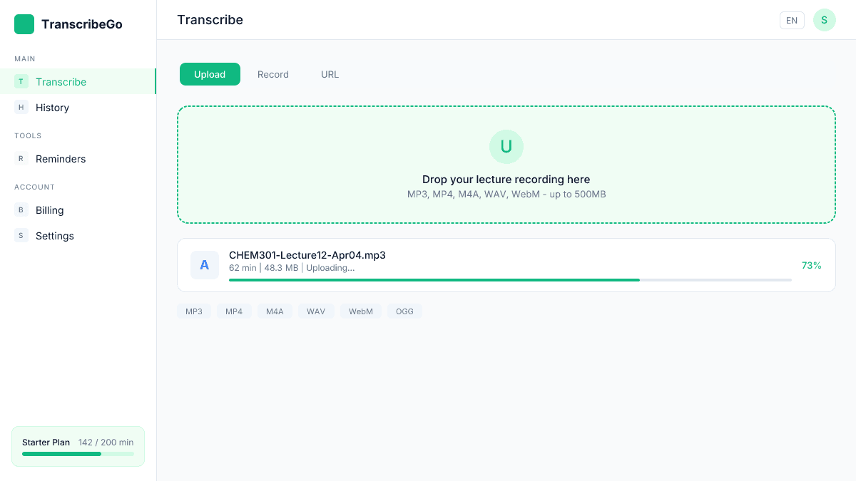 TranscribeGo yükleme arayüzü, bir ders ses dosyasının yüklendiğini gösteriyor