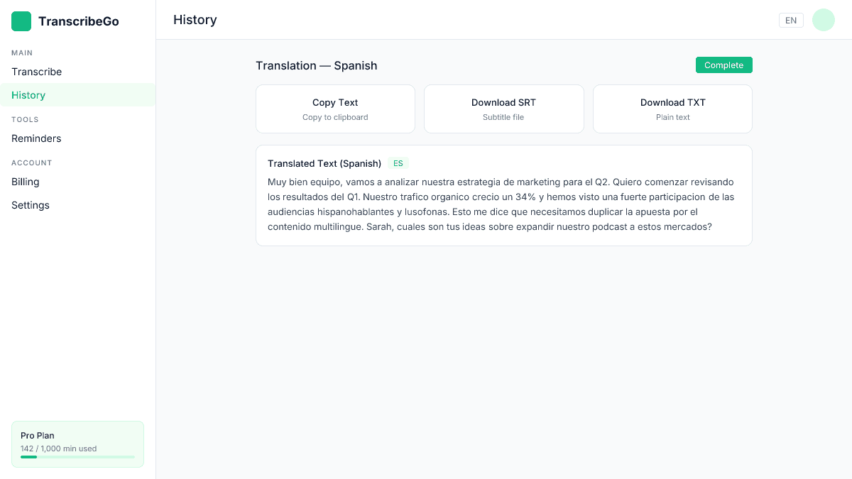 Opciones de exportación de TranscribeGo mostrando copiar, descarga SRT y vista previa del texto traducido